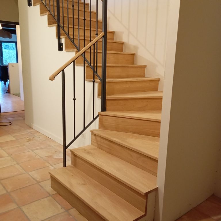Habillage en chêne d'un escalier